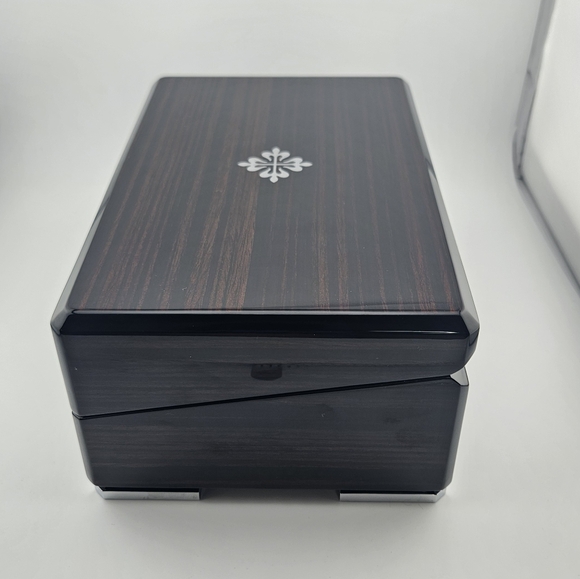 Patek Philippe brown wooden watch box with cover cloth - Picture 9 of 16